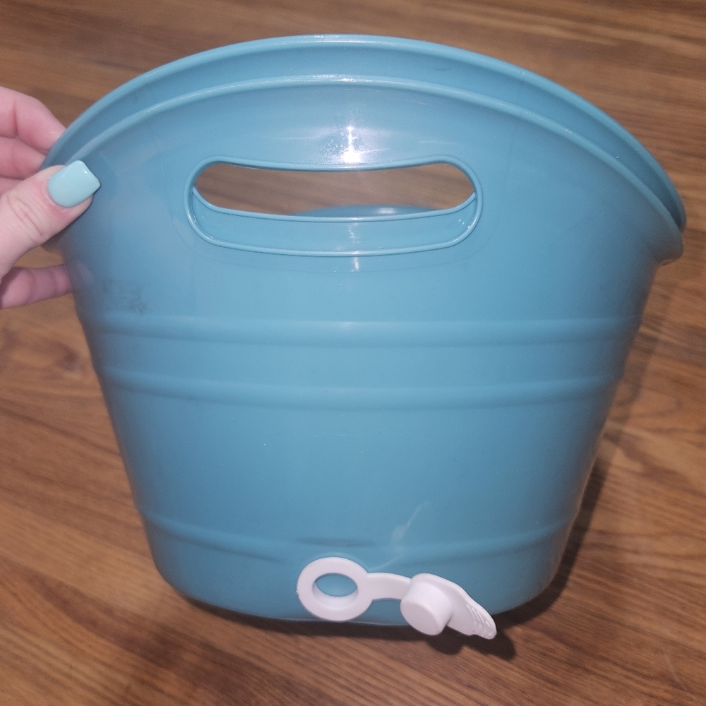 Set of 2 Beverage Tubs blue with handles and white plug to drain melted ice NEW